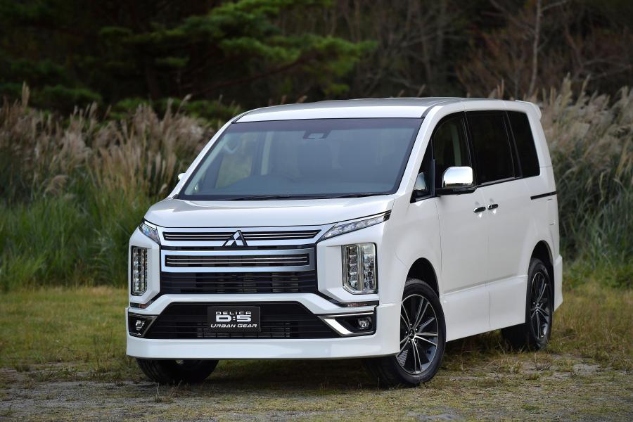  Mitsubishi Delica D:5 Urban Gear 2018 года  (фото 3 из 30)
